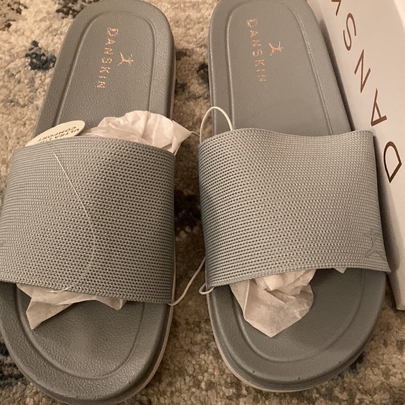 NWT 2/$22 Danskin lightweight slide sandals - Picture 7 of 7